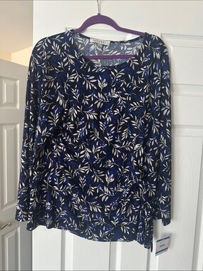 Kasper Navy Blue and White Leaf-Print Long Sleeve Tee